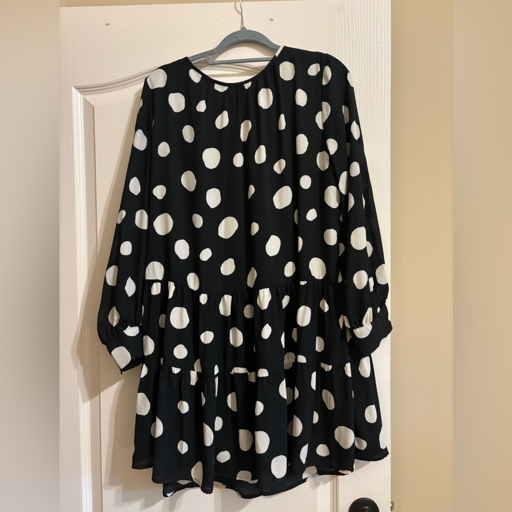Polka Dot swing dress, black and cream. Size XL. Non smoker